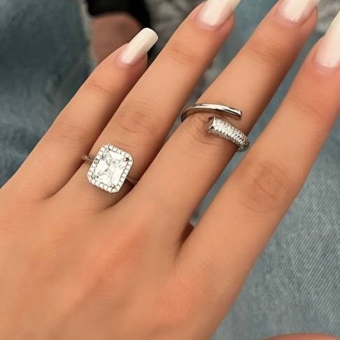 انگشتر زنانه مینیمال هرمس نگین کاری شده فری سایز freesize رنگ ثابت با کیفیت بالا کد zmc (پس کرایه)