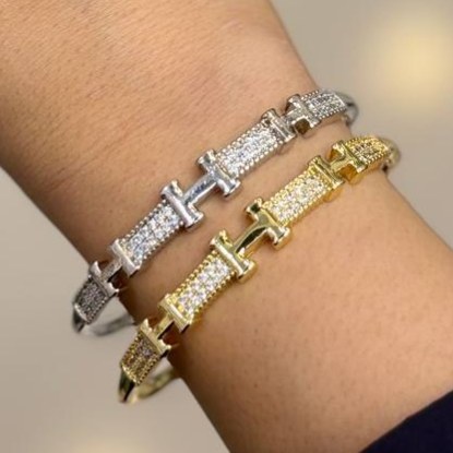 دستبند زنانه طرح امگا نگین کاری شده فری سایز freesize رنگ ثابت کد zgy (پس کرایه)