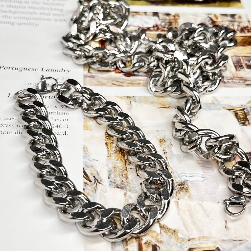ست گردنبند و دستبند مردانه مدل کارتیر Cartier جنس استیل عیار 316 رنگ کاملا ثابت کد ztk (پس کرایه)