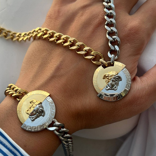 نیم ست گردنبند و دستبند زنانه طرح ورساچ رنگ کاملا ثابت کد ztj (پس کرایه)