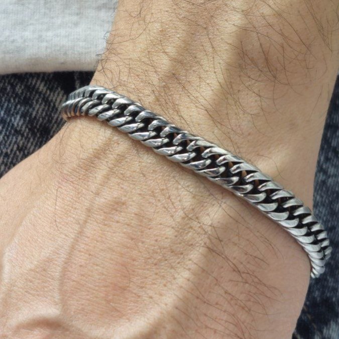 دستبند استیل مردانه مدل کارتیر پهن رنگ کاملا ثابت کد mh (پس کرایه)