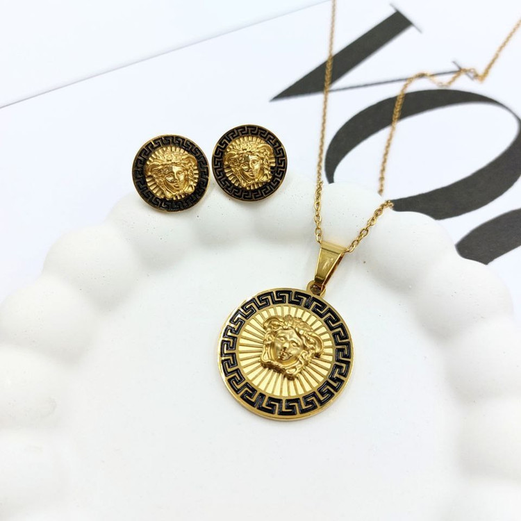 نیم ست گردنبند و گوشواره استیل زنانه طرح ورساچ Versace تنوع طرح رنگ کاملا ثابت کد mp (پس کرایه)