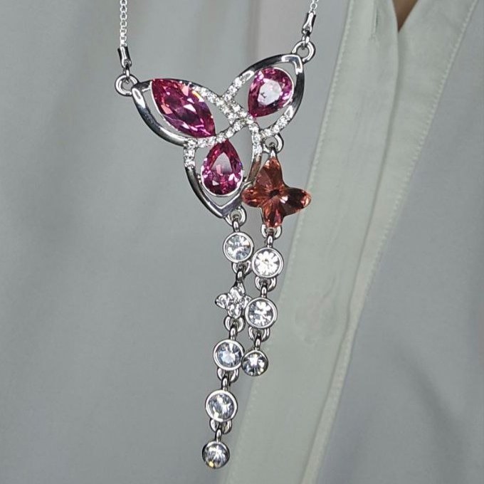 گردنبند و آویز نگین سواروسکی طرح آویز تنوع طرح رنگ کاملا ثابت کد vn (پس کرایه)