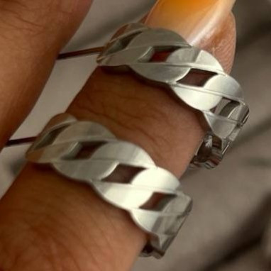 گوشواره استیل زنانه طرح کارتیر نقره ای تنوع طرح رنگ ثابت کد tj (پس کرایه)