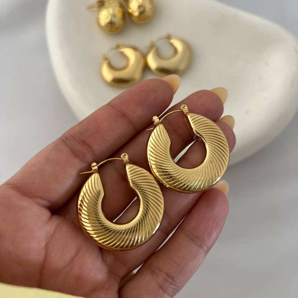 گوشواره استیل زنانه طرح حلقه ای تنوع طرح رنگ ثابت و ضد حساسیت کد tj (پس کرایه)