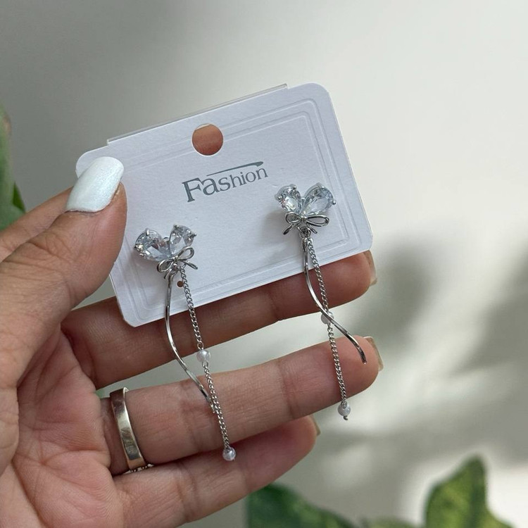 گوشواره طرح جواهری میخ نقره زنانه طرح پاپیون آویز مروارید و نگین رنگ ثابت کد sm (پس کرایه)