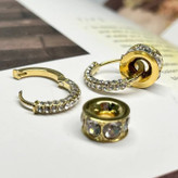 گوشواره طرح جواهری (میخ نقره) طرح دو حلقه در هم نگین رنگ ثابت کد tk (پس کرایه)