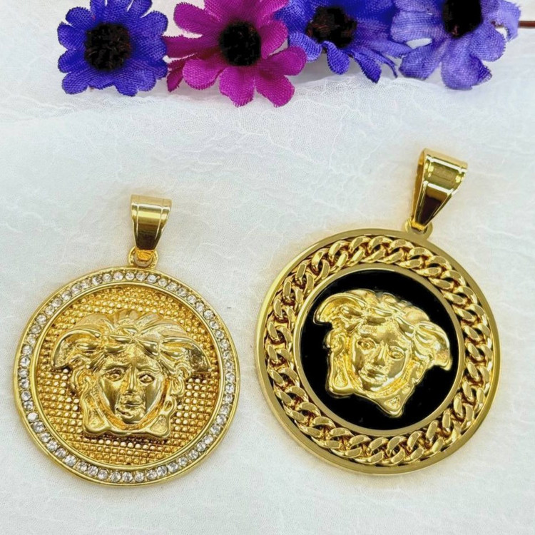 گردنبند و آویز پلاک استیل مردانه طرح ورساچه Versace تنوع طرح و رنگ رنگ ثابت کد sm