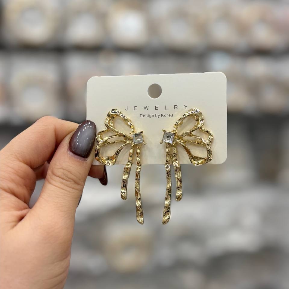 گوشواره فشن زنانه و دخترانه مینیمال دفرمه طرح پاپیون یا تک بال پروانه رنگ ثابت تنوع مدل کدgy