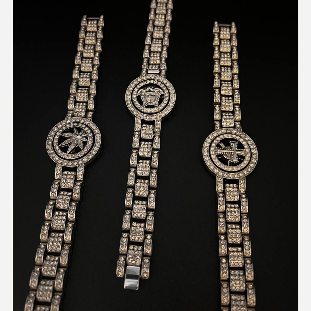دستبند اسپینری فول نگین چیین طرح ورساچ versace رنگ ثابت در تنوع طرح کد ki
