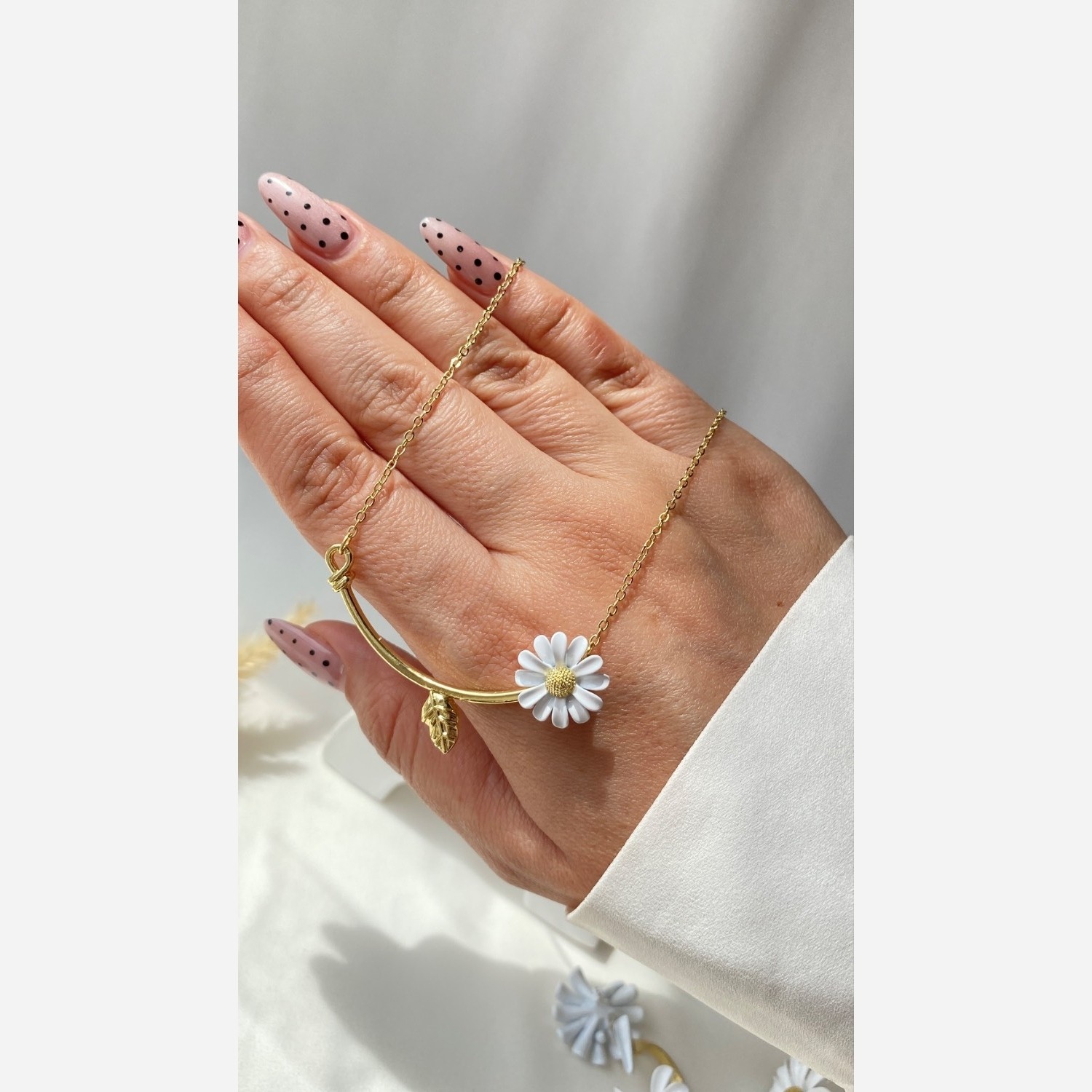سرویس زنانه مدل گل بابونه رنگ ثابت ضد حساسیت