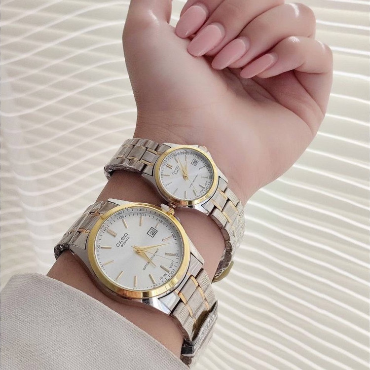 ساعت مچی زنانه و مردانه تک کاسیو استیل تاریخدار حک موتور ژاپن مارک معروف CASIO نمونه درجه یک ارسال رایگان