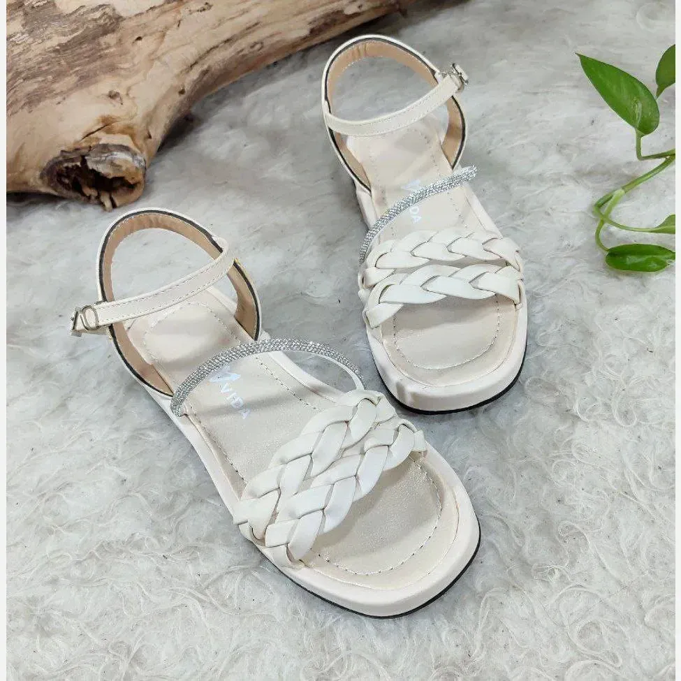 صندل طبی زنانه مدل دو گیس چرم صنعتی رنگ مشکی و کرمی