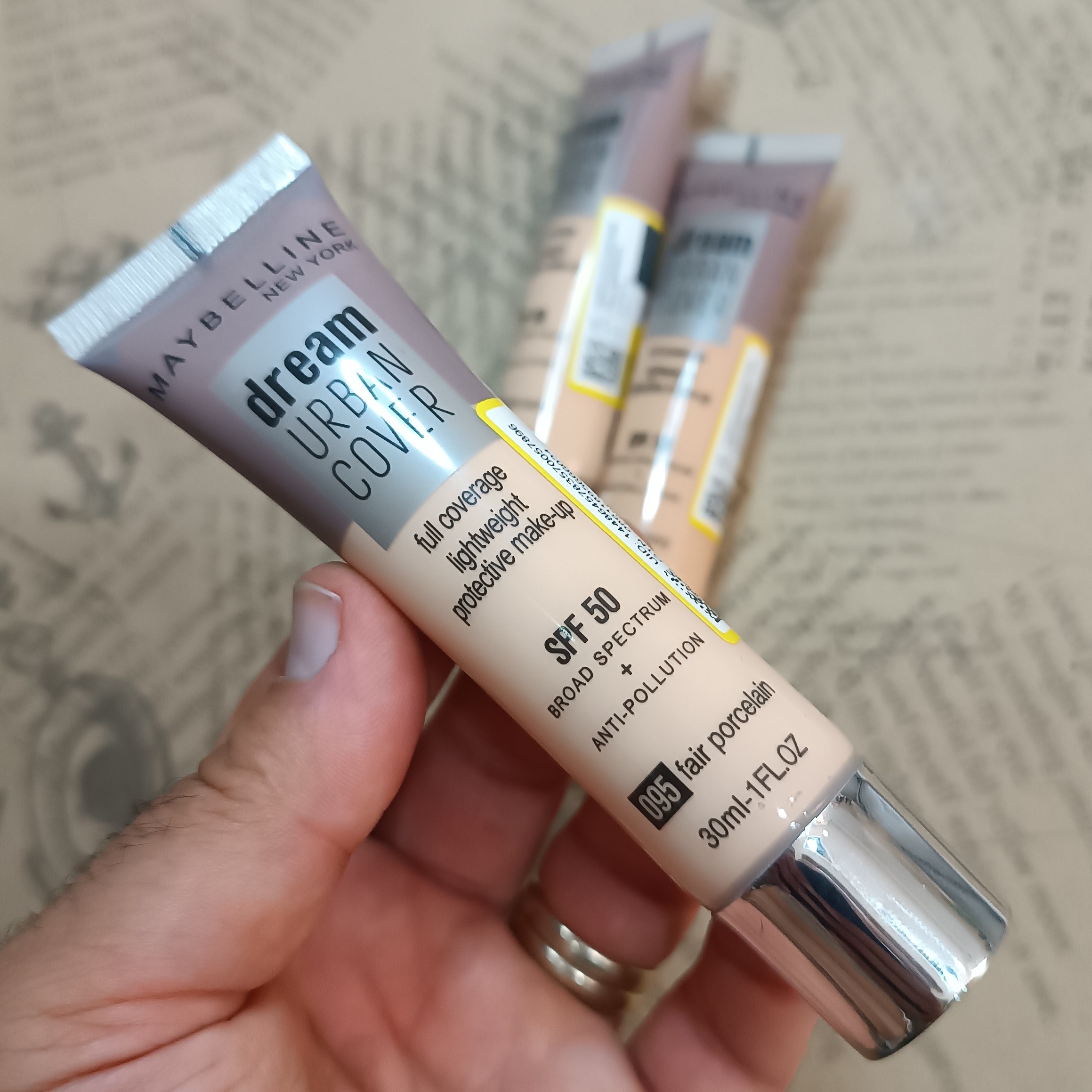 کرمپودر گیاهی بژ روشن کرم پودر ضدآب اورجینال Maybelline foundation