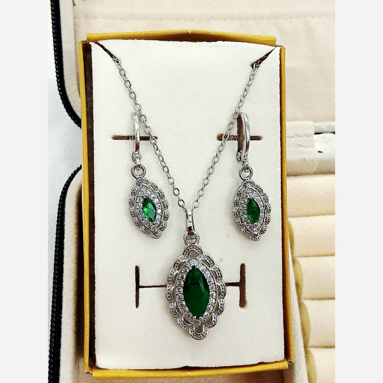 نیم ست زنانه نگین سبز طرح نقره نگین دار خاص