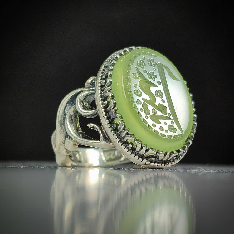 انگشتر نقره باسنگ عقیق سبز کاهویی رکاب یاحسین حکاکی یامهدی کد 2195