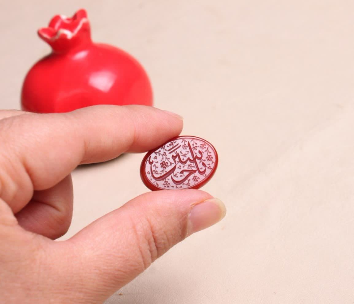 نگین عقیق قرمز حکاکی یاحسین کد 3839
