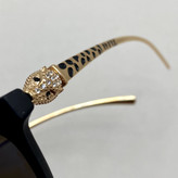عینک آفتابی زنانه کارتیر Cartier دسته نگین کاری شده خاص و لاکچری فریم مشکی عدسی آبی