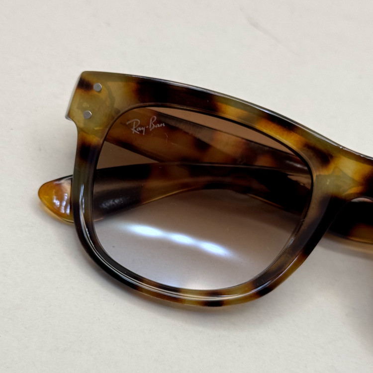 عینک آفتابی ریبن ویفرر ریورس پلنگی به همراه پک کامل rayban (ارسال رایگان)