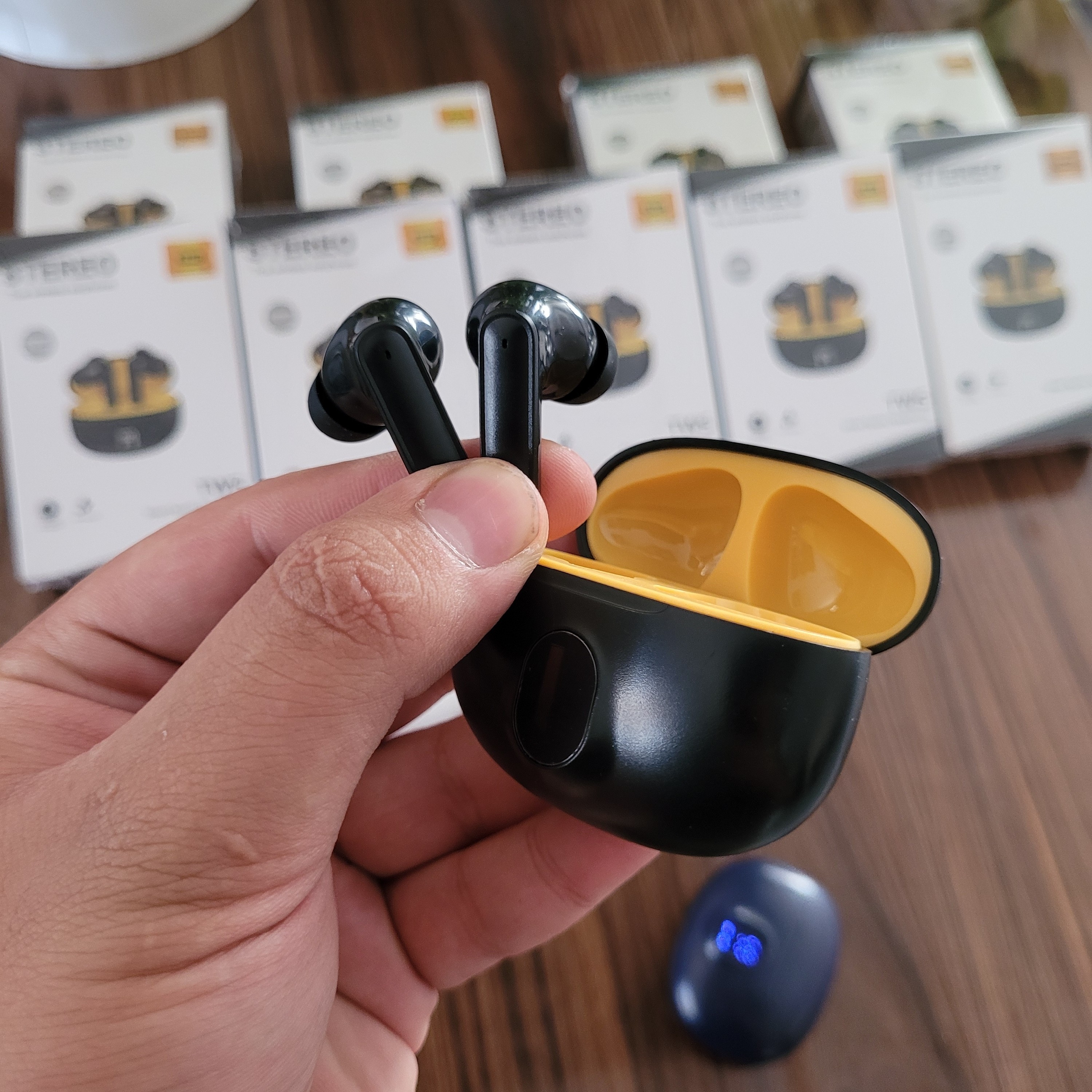 ایرپاد STEREO ضدآب پاوربانک دار کیفیت درجه یک بلوتوث نسخه5/3 صحفه نمایش دار ارسال فوری ایکس