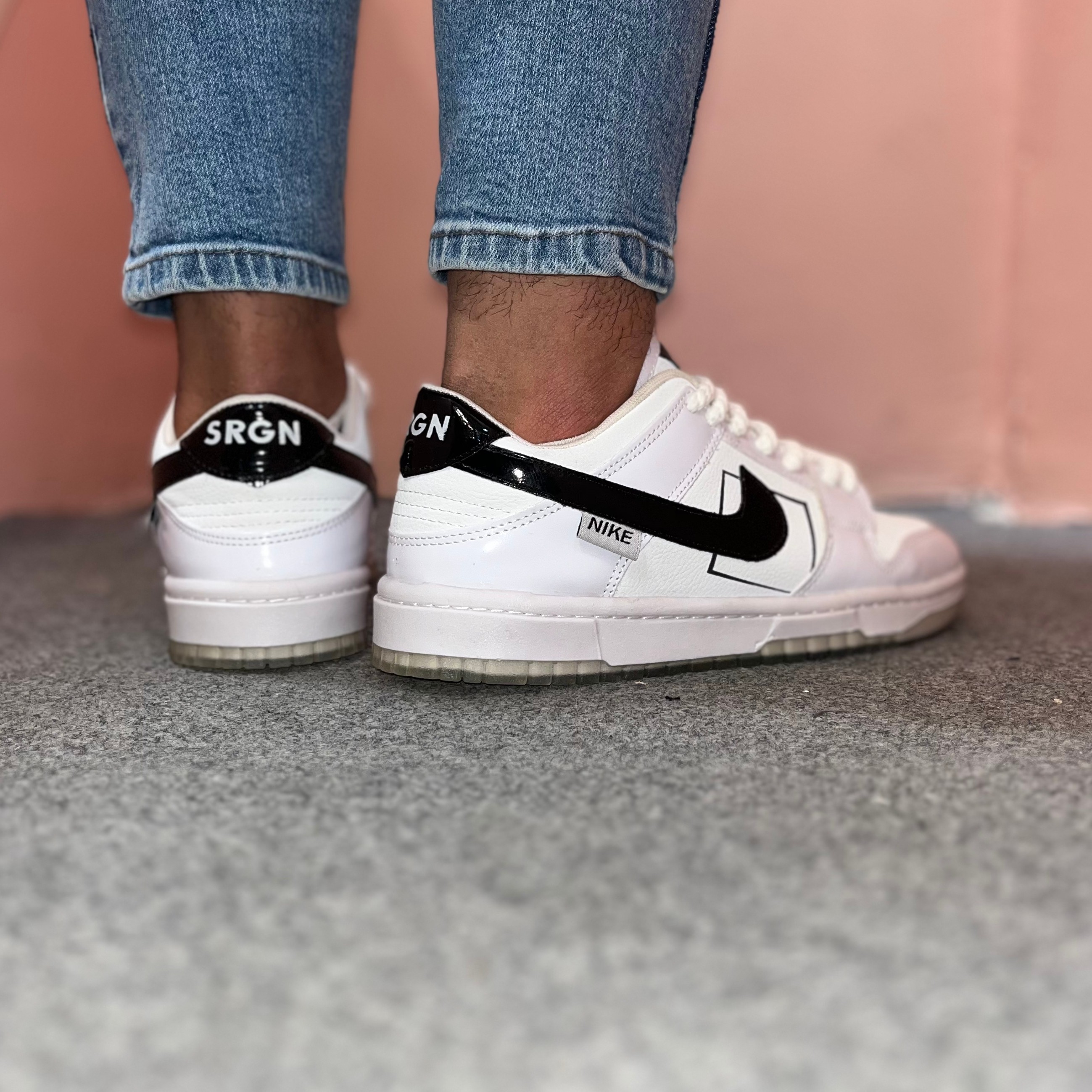 کتونی نایک اس بی سفید نایک مشکی براق (Nike Sb)