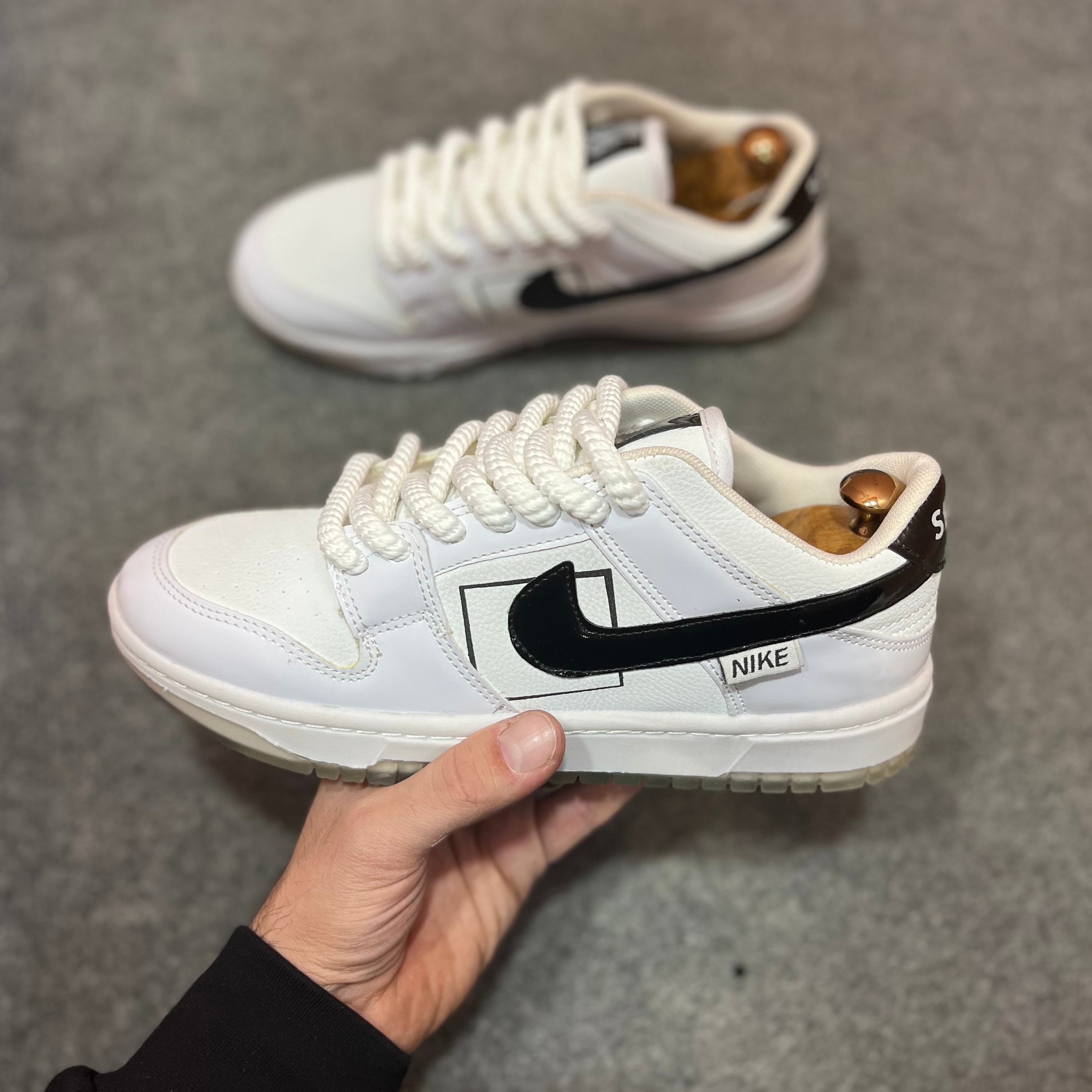 کتونی نایک اس بی سفید نایک مشکی براق (Nike Sb)