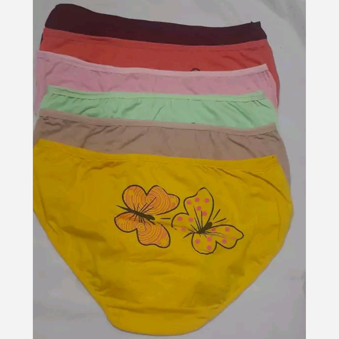 شورت نخی زنانه سایز 4 ایکس لارج مناسب سایز52 تا56کیفیت عالی در طرح های متفاوت