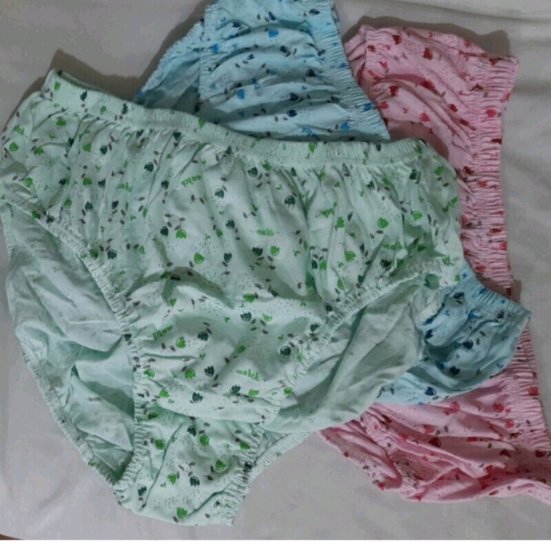 پک 3 عددیشورت زنانه سایز 5 ایکس لارج جنس نخی طرح قلب مناسب سایز 58 تا 70فری سایز
