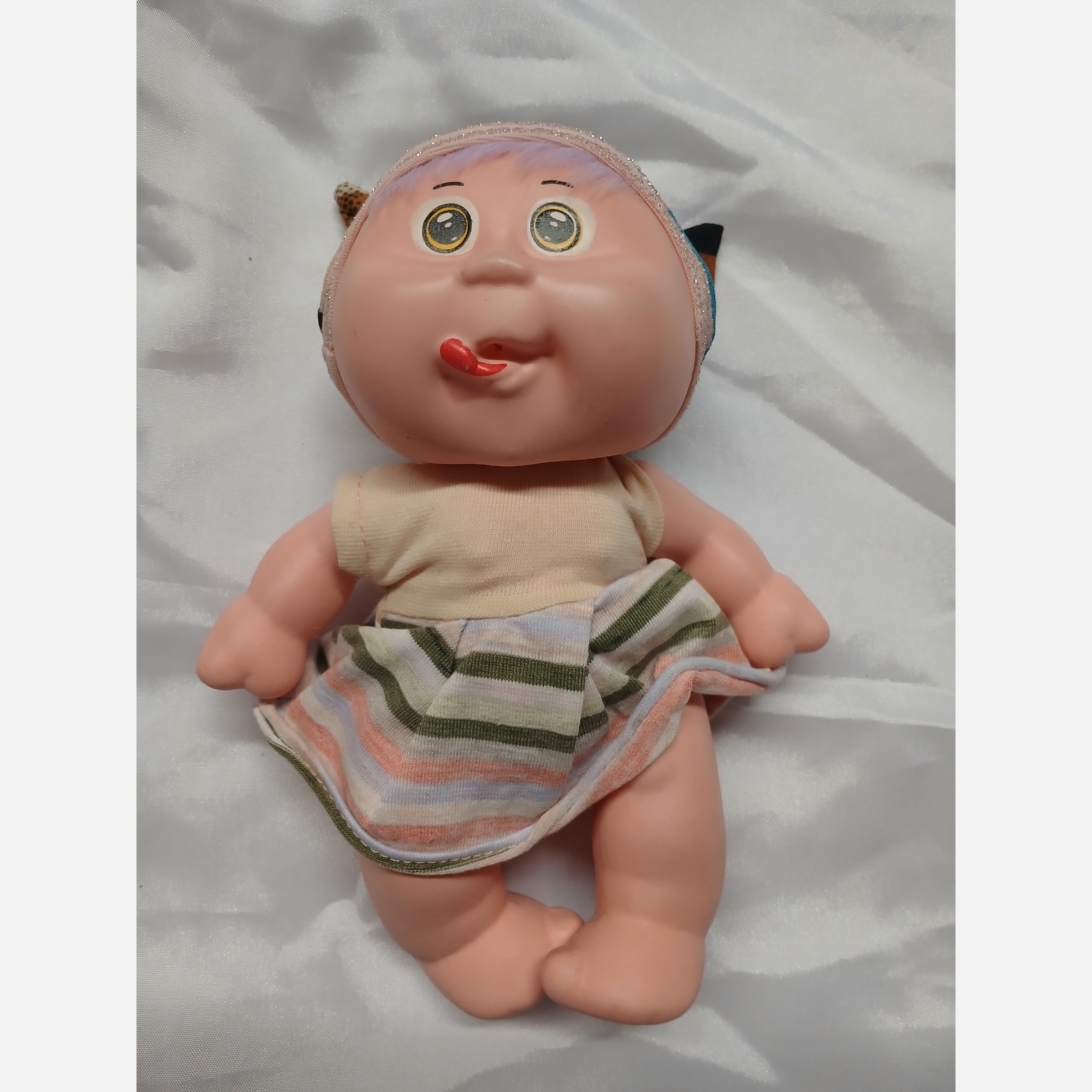عروسک 22 سانتی دست و پاها پیچش دارد