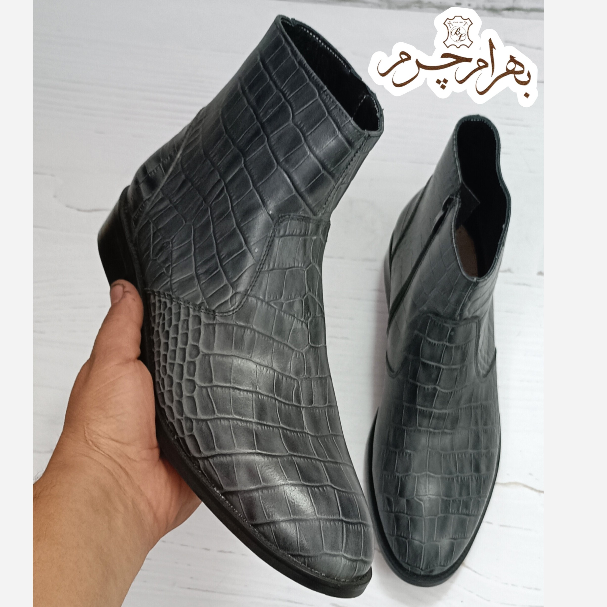 نیم بوت مردانه مجلسی چرم طبیعی آلپاین کروکودیلی طوسی