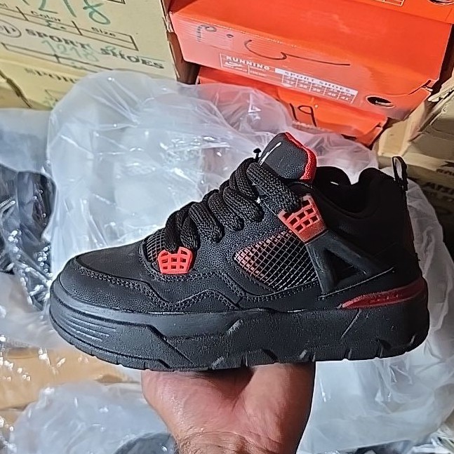 کفش کتانی دخترانه و پسرانه جردن 4