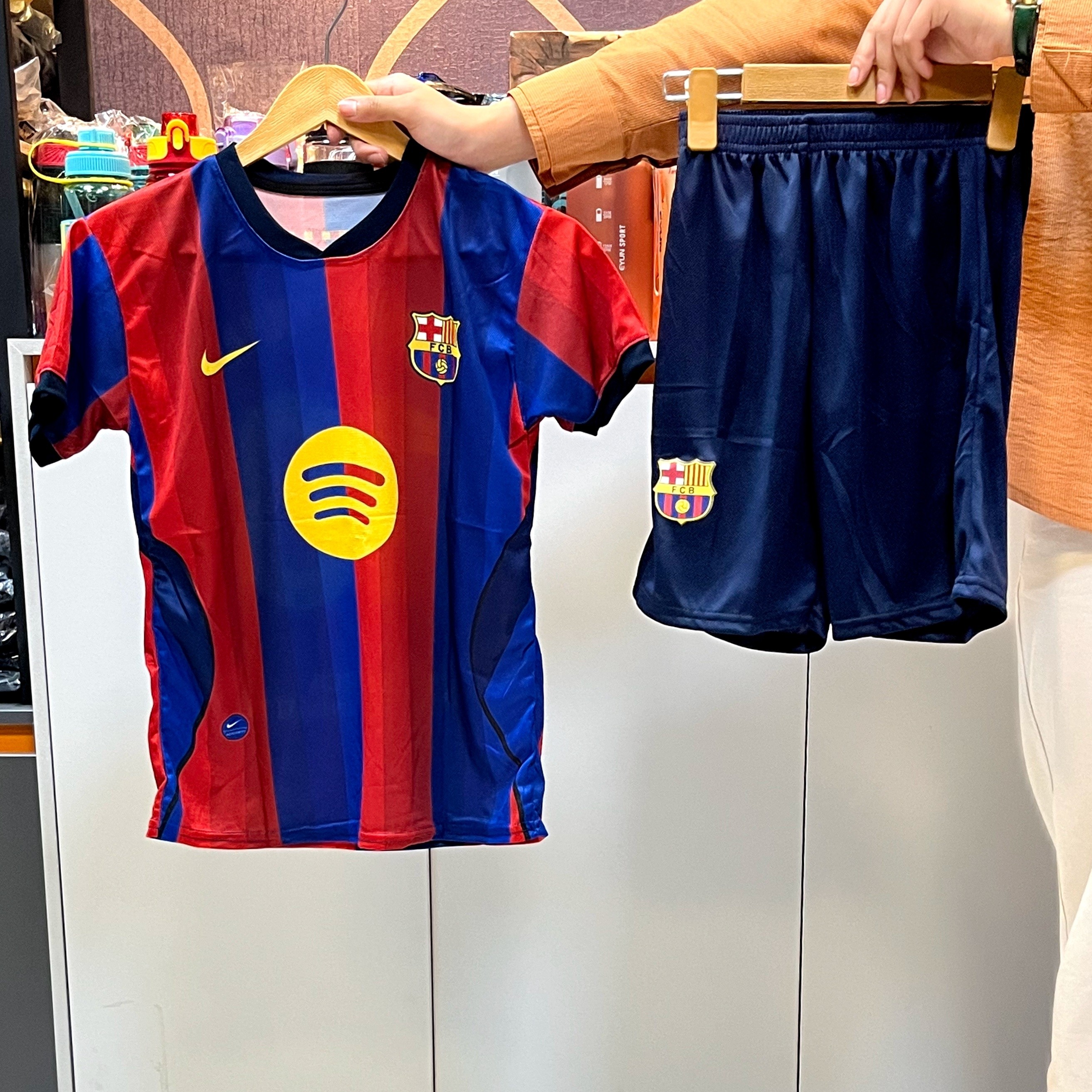 ست تی شرت و شلوارک باشگاه بارسلونا فصل جدید ارسال رایگان