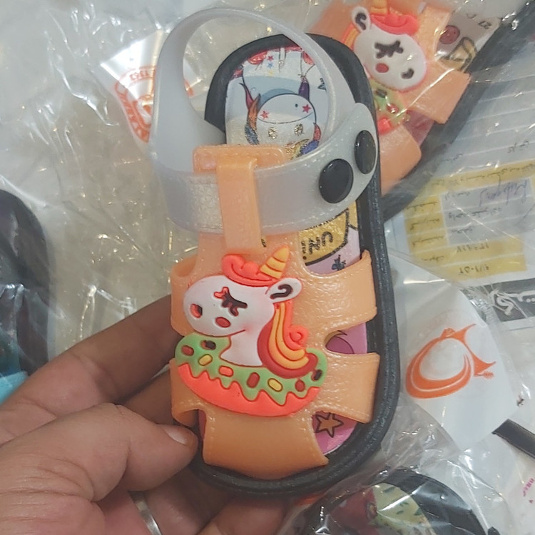 کفش تابستانی بچگانه