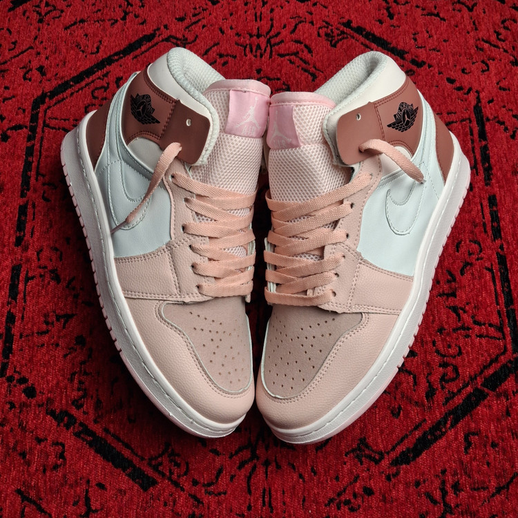 کتونی نایکی جردن وان ساقدار صورتی زنانه Nike Jordan1