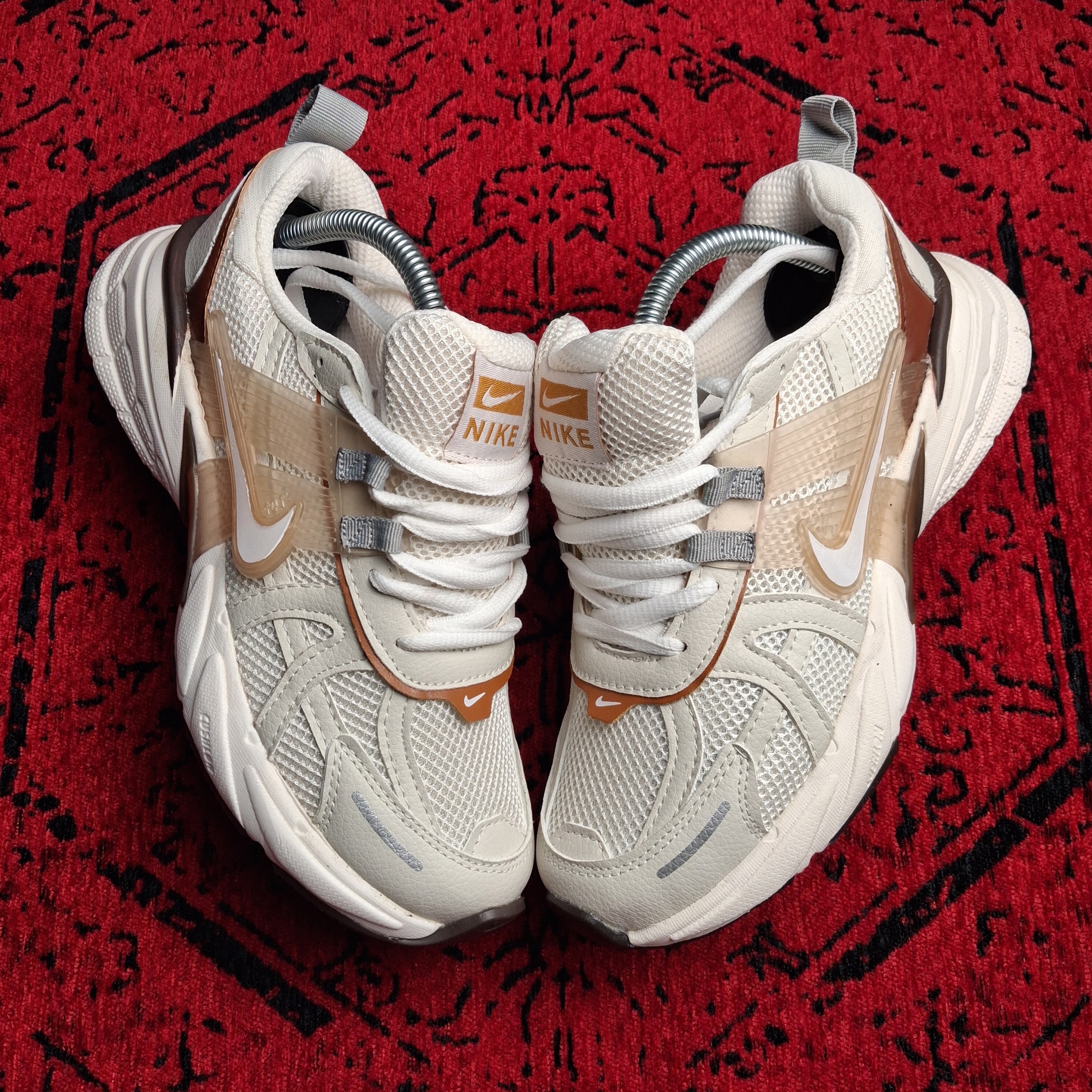 کتونی نایک ویتوکی کرم ست Nike V2k