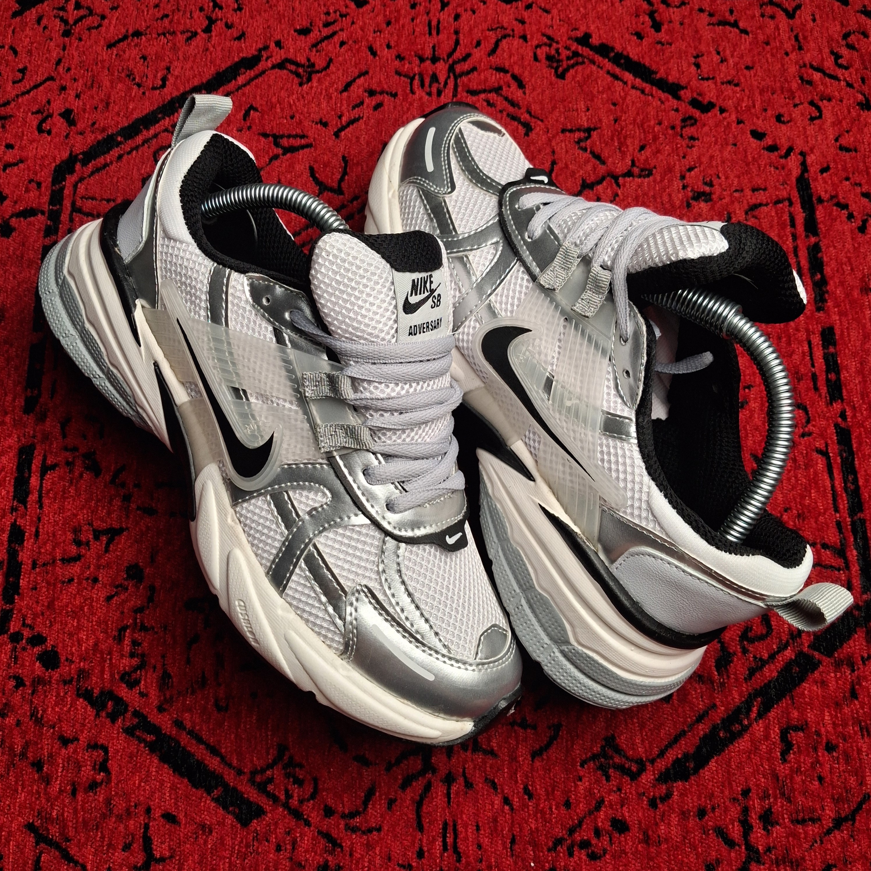 کتونی نایک ویتوکی نقره ای Nike V2k