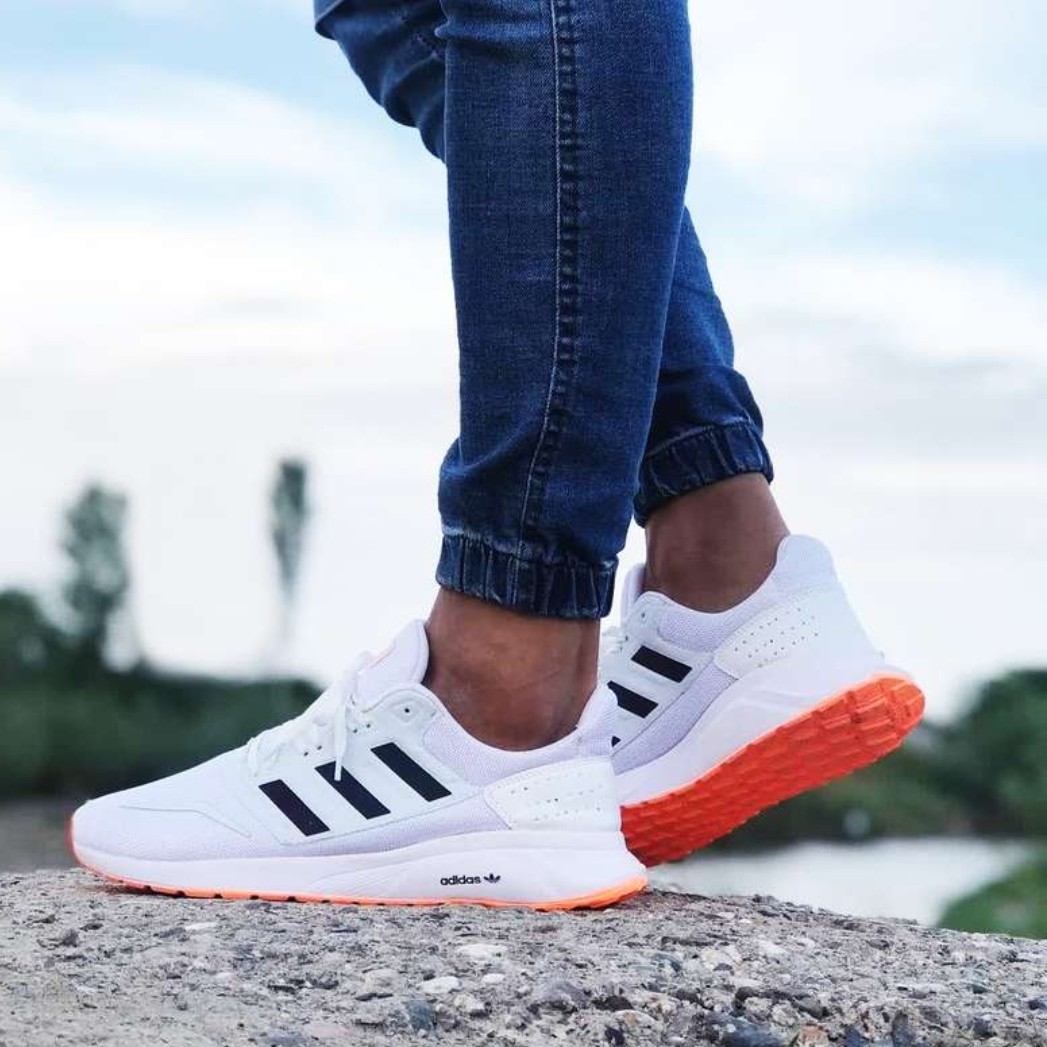 کتونی آدیداس سه خط شبرنگ سفید نارنجی مردانه Adidas سایز 41 تا 44