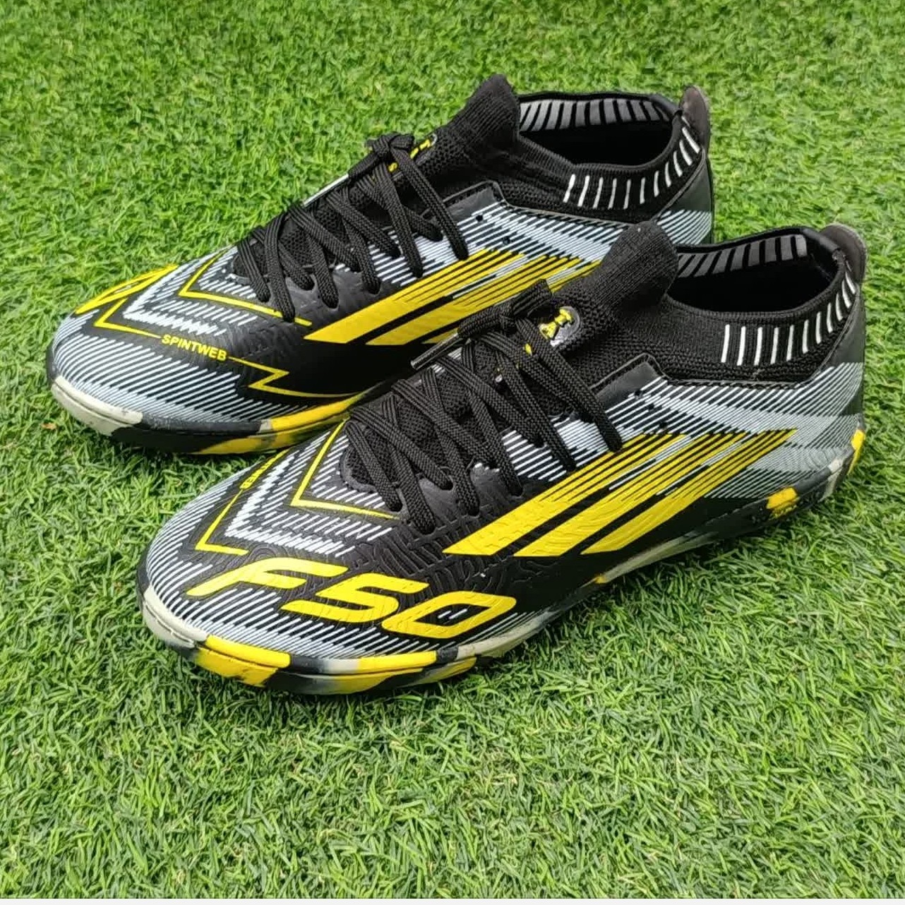 کفش سالنی فوتسال آدیداس F50 نیم جورابی ترمزدار با چسبندگی بالا و بهترین کیفیت سایز 40 تا 45