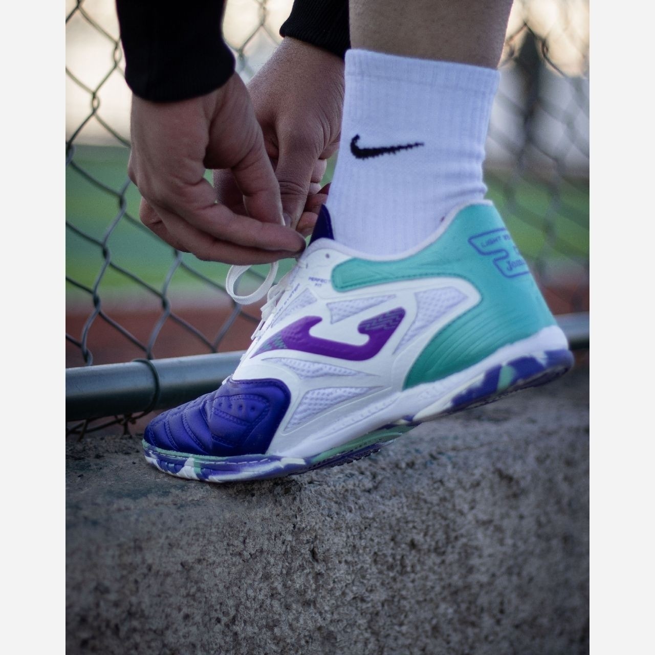 کفش سالنی فوتسال جوما کانچا مردانه سایز 41 تا 45 زیبا عالی با کیفیت رنگ بنفش