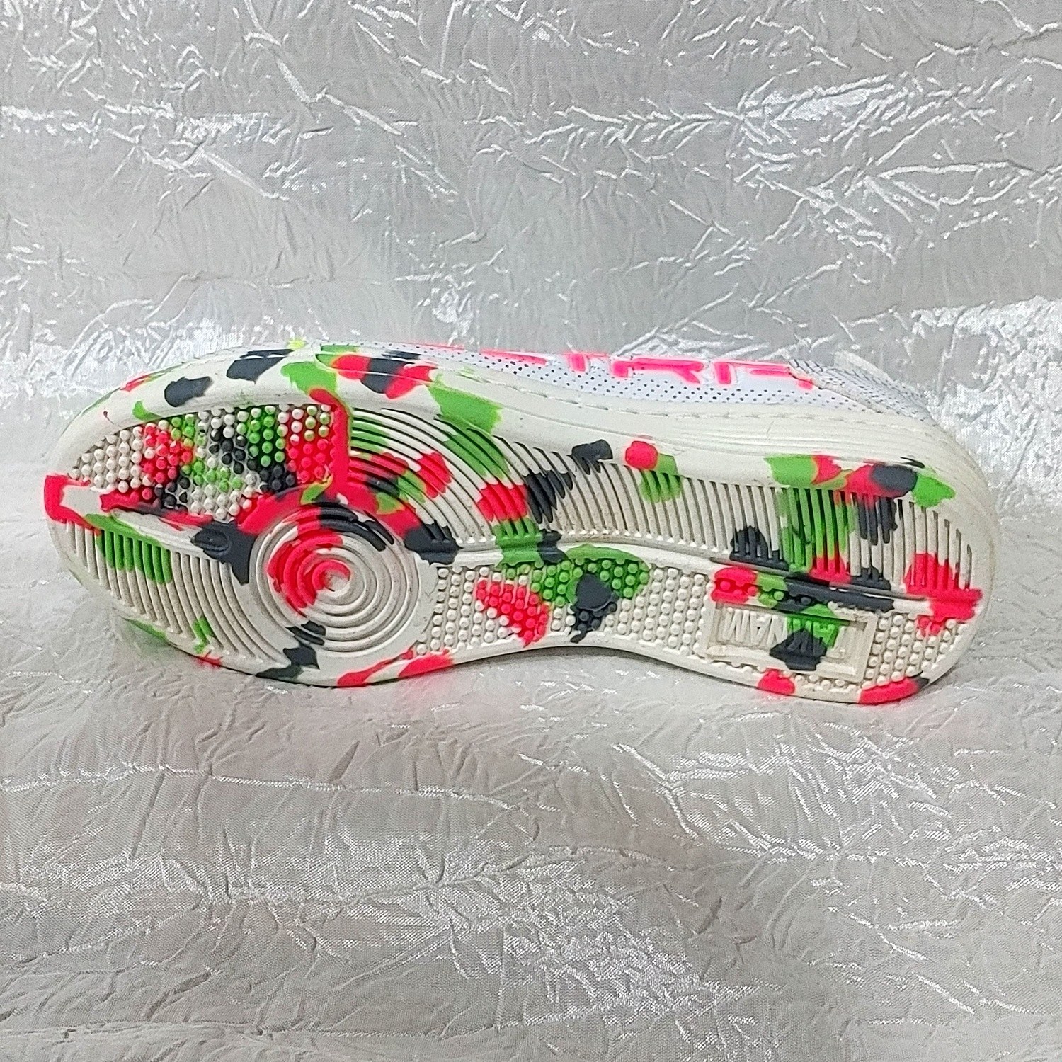 کفش فوتسال پسرانه دخترانه بچگانه مدل نیم جورابی سفید (ارسال رایگان به سراسر کشور)