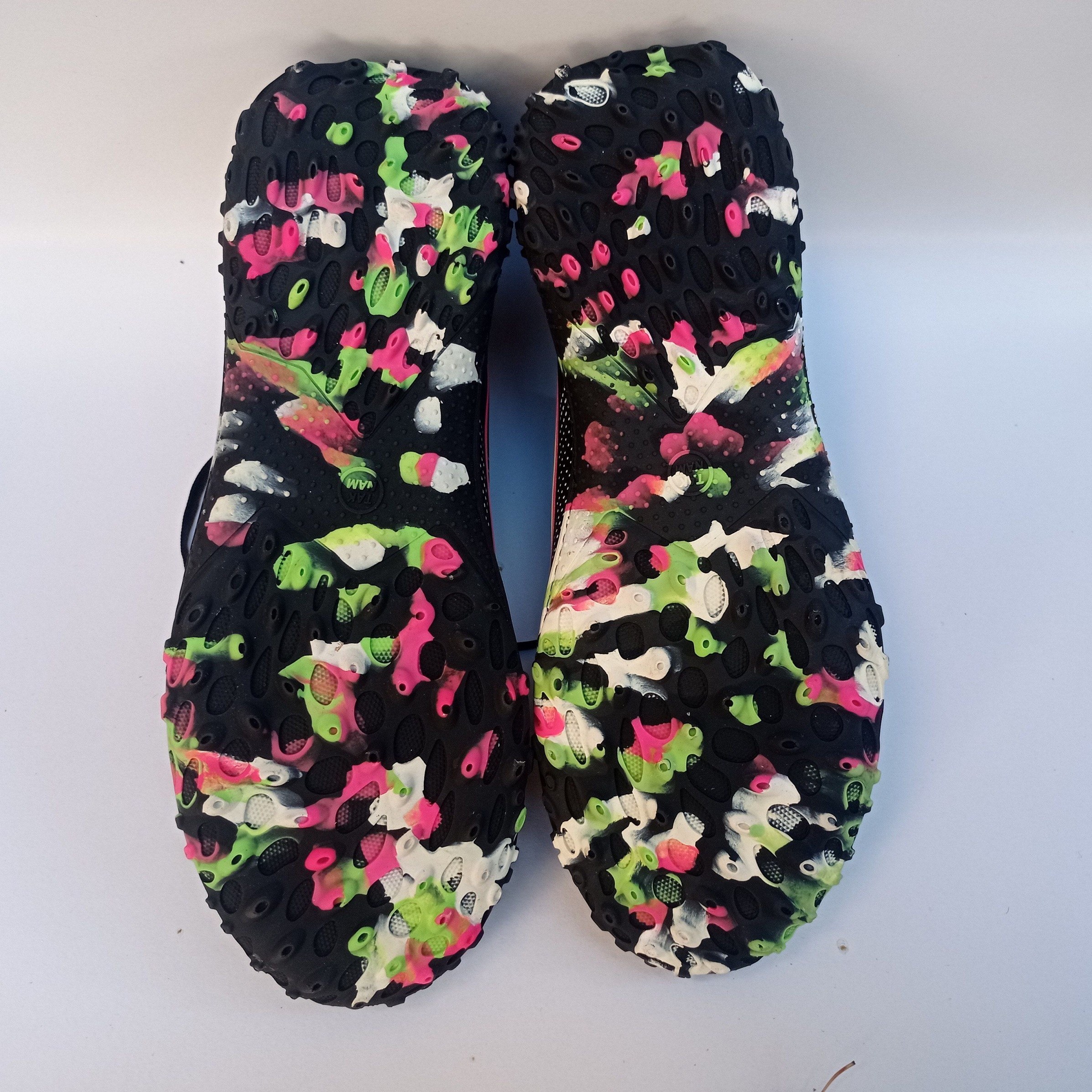 کفش فوتبال مدل استوک ریز چمن مصنوعی رنگ مشکی