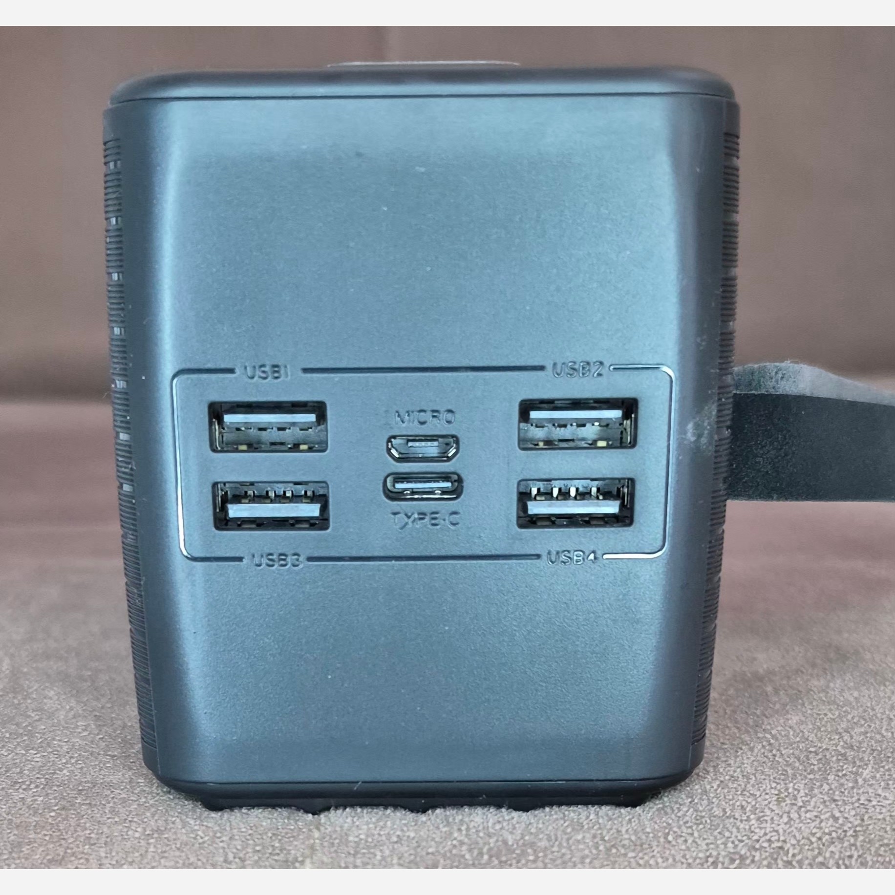 پاوربانک YOSONDA فست شارژ خورشیدی 60000mAh با 6 درگاه ورودی و خروجی و 4 کابل توان 22W