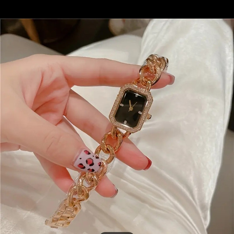 ساعت مچی زنانه بند زنجیری جینوا قاب نگینی طرح کارتیر Geneva