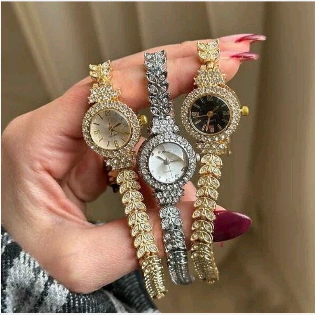 ساعت مچی زنانه نگین دار خاص وجذاب