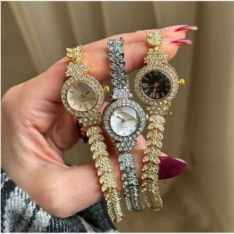 ساعت مچی زنانه نگین دار خاص وجذاب