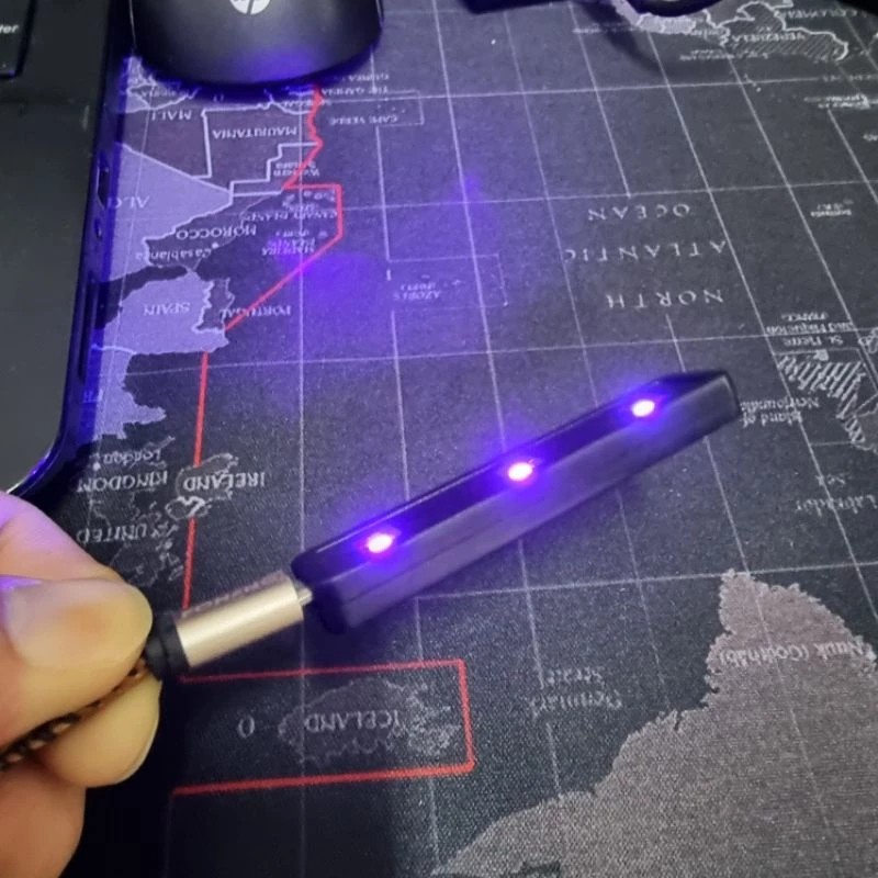 چراغ کوچک UV (فرا بنفش) مناسب برای تست پول و نصب گلس UV،دارای 3 عدد LED با نور فرا بنفش،کیفیت ساخت بالا،بسته 1 عددی