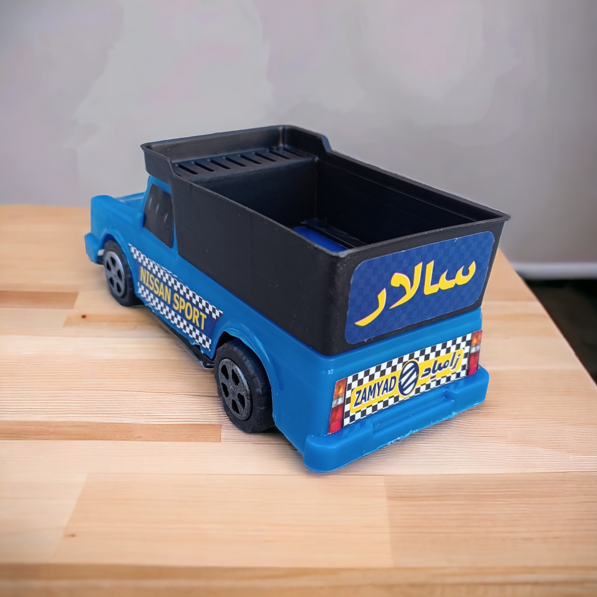 ماشین اسباب بازی مدل نیسان آبی