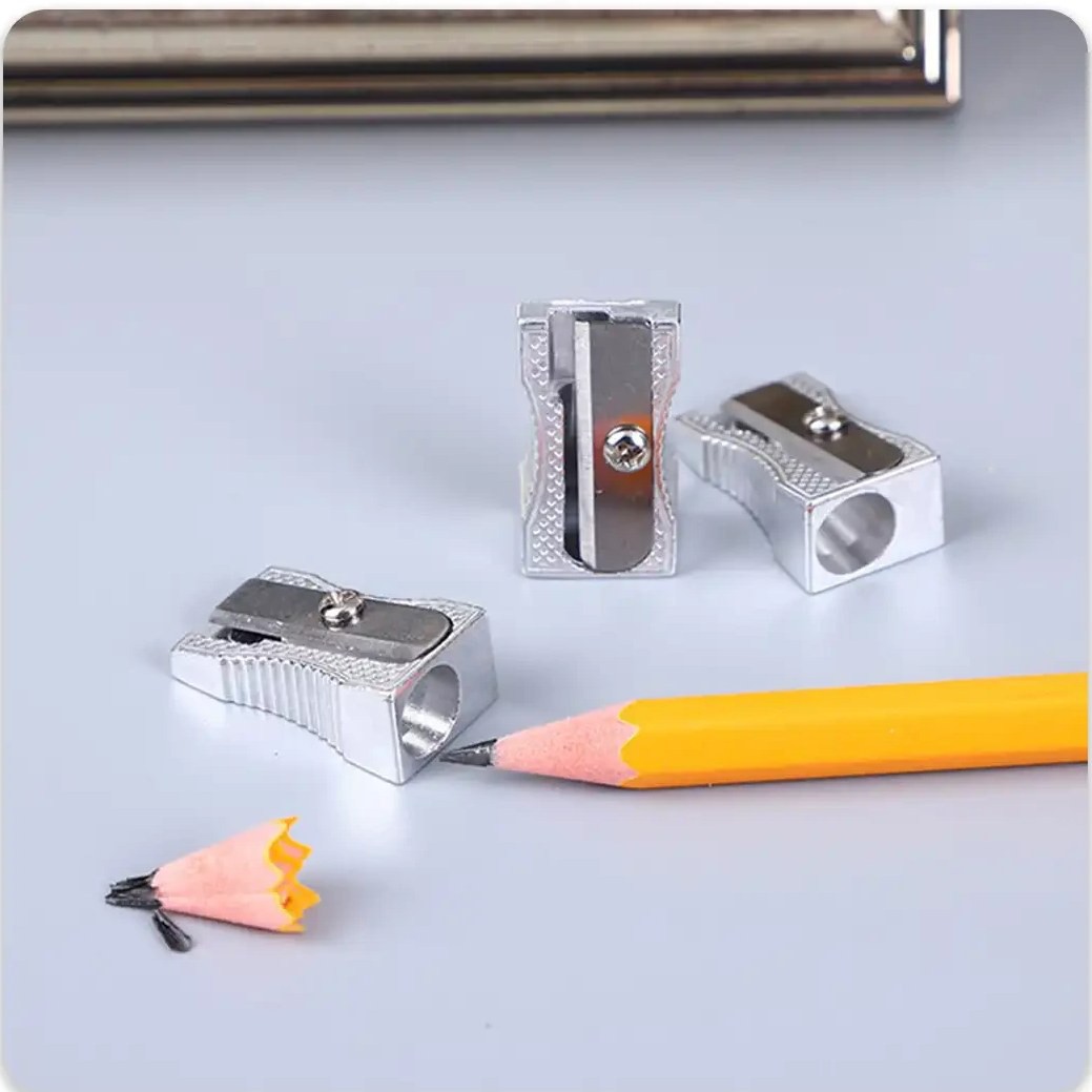 تراش حرفه ای آلمینیومی تک سوراخ برند metal،ساخت کمپانی مشهور آلمانی،دارای تیغه های بسیار تیز و خوش برش،مناسب انواع مداد