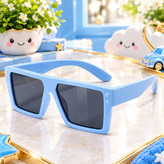 عینک آفتابی بچگانه طرح مربعی مناسب برای سنین 3 تا 12 سال،دارای طراحی مخصوص صورت بچه ها،بسیار شکیل،کیفیت فوق العاده عالی