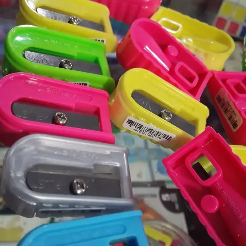 تراش پلاستیکی تک سوراخ وای پلاس مدل Y.PLAS SX120200 مجهز به تیغه فلزی بادوام در رنگهای متنوع
